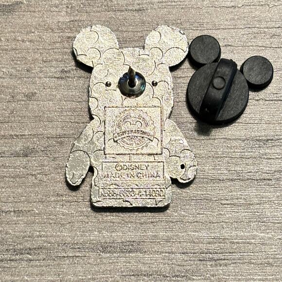 Disney World Parks - Vinylmation Mini Mickey Mouse Groom Trading Pin - Picture 4 of 4